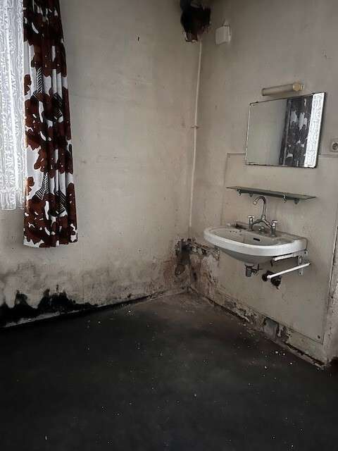 Badezimmer sanierungsbedürftig