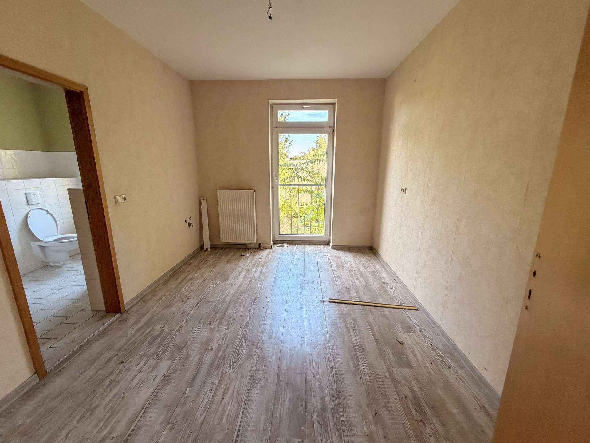 Zimmer mit Balkontür