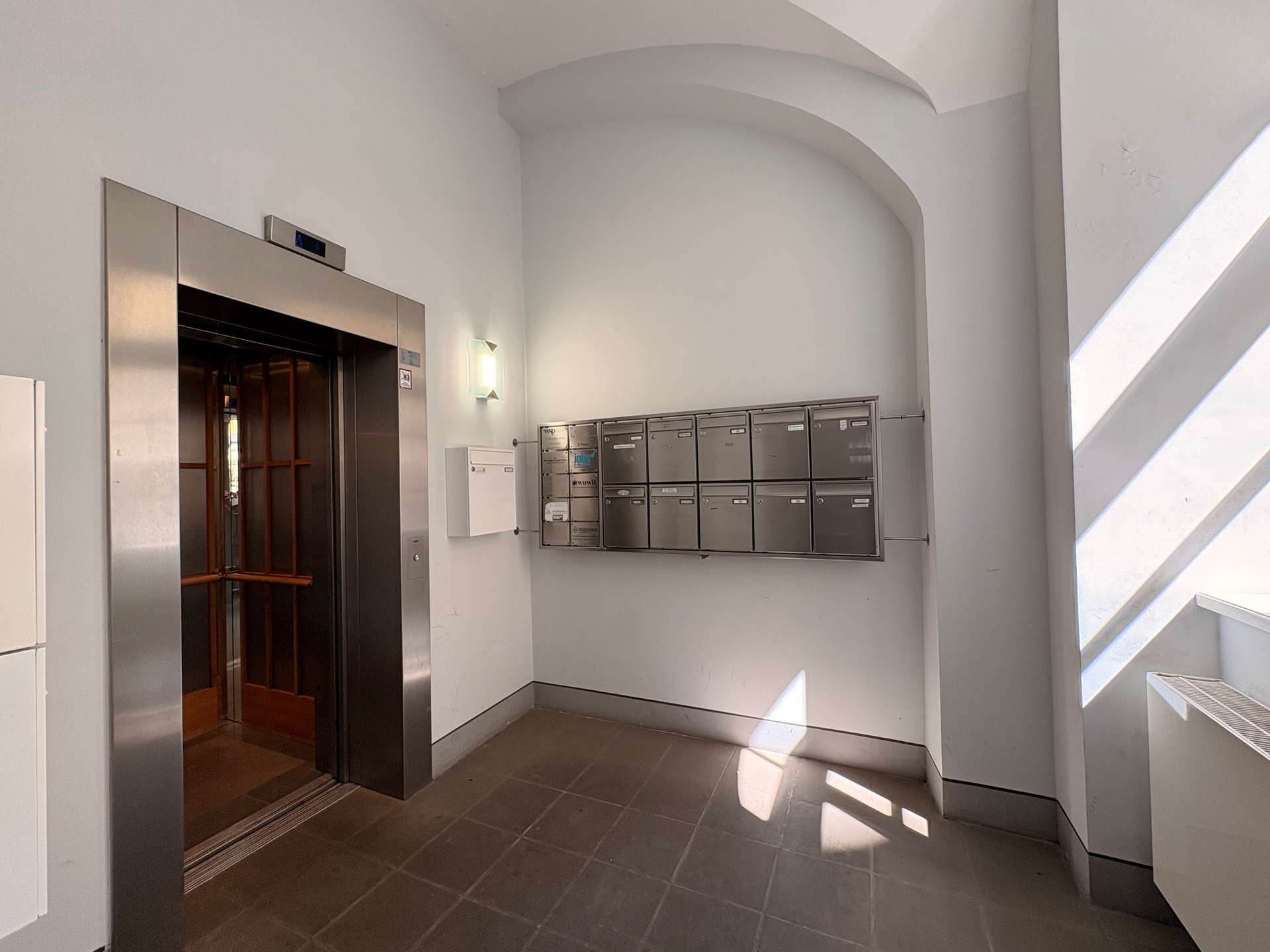 Hausflur mit Lift