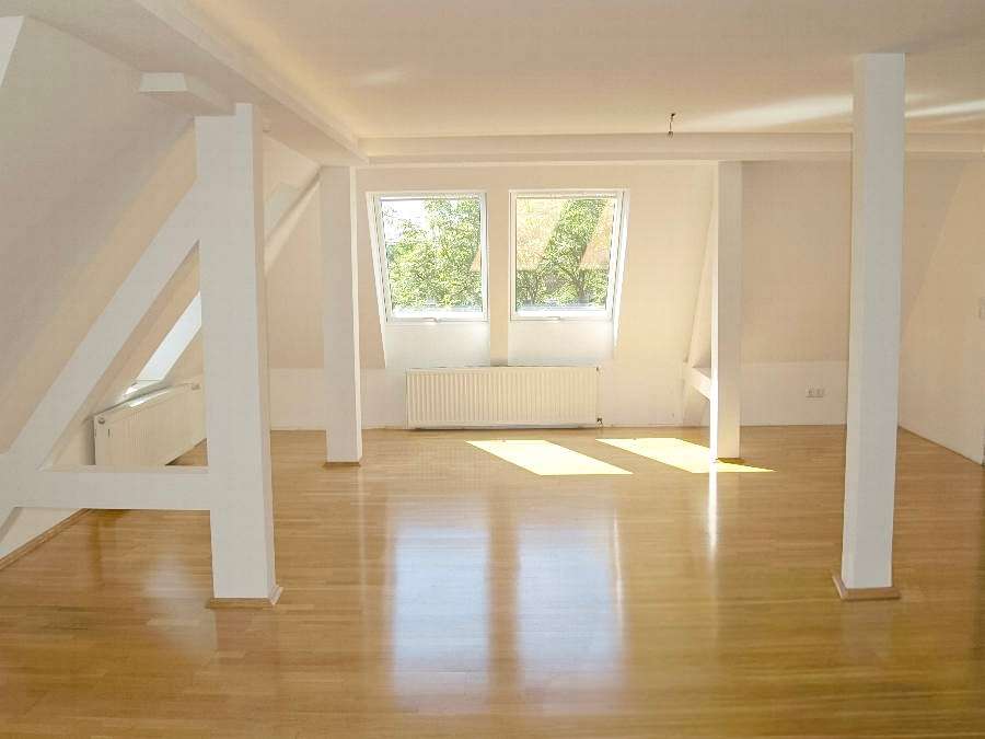 Wohn-/ Schlafzimmer DG