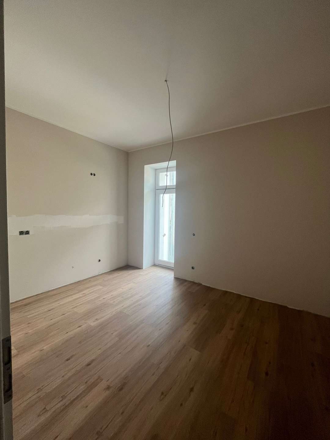 Küche mit Zugang zum Balkon