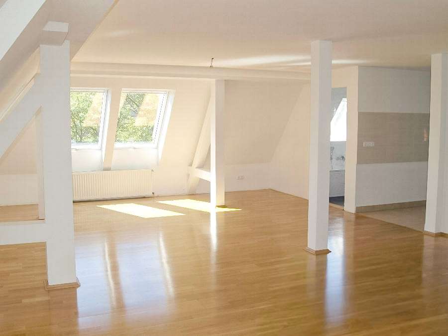 Wohn-/ Schlafzimmer DG