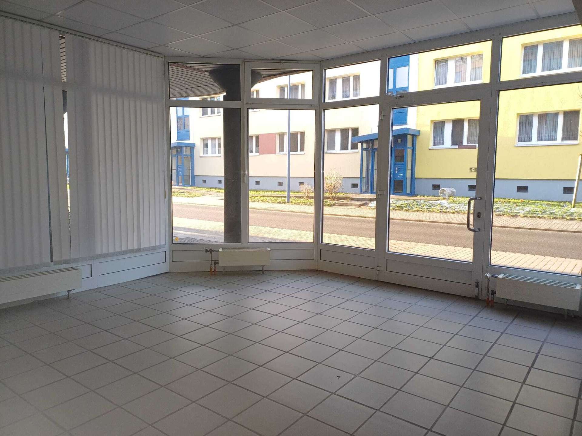 Büro mit Schaufenster