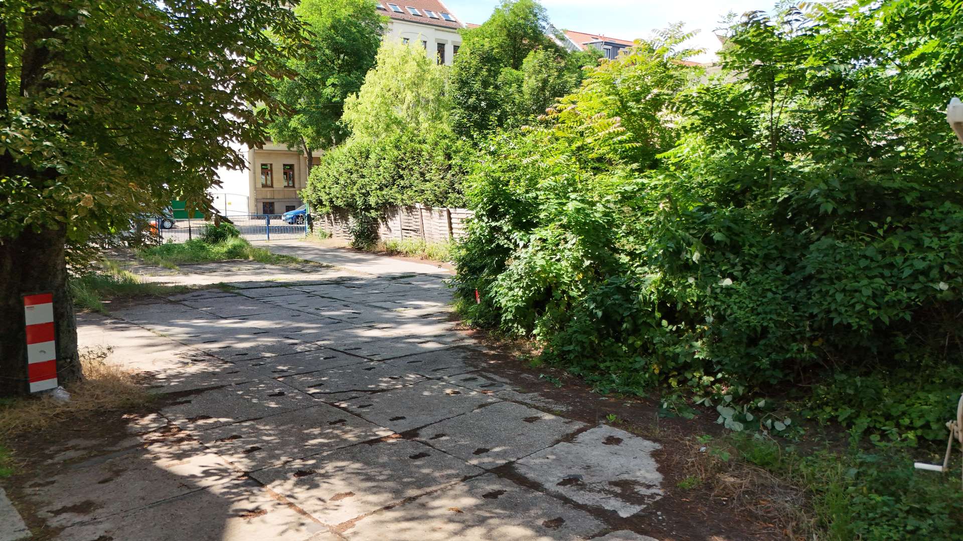 Zugang Straße Grundstück