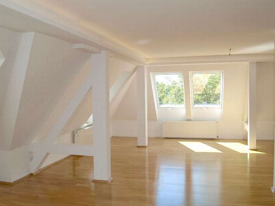 Wohn-/ Schlafzimmer DG