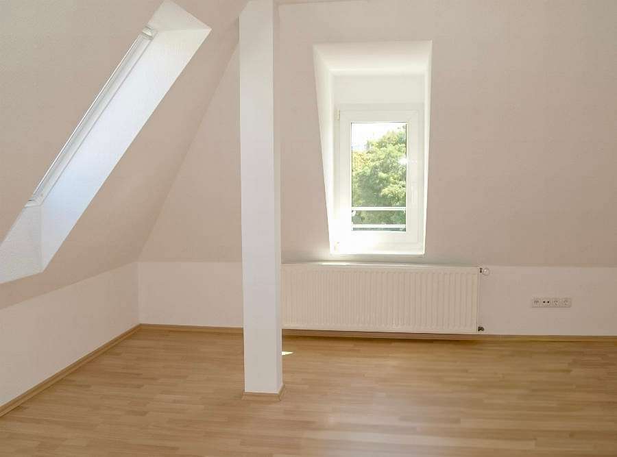 Wohn-/ Schlafzimmer DG