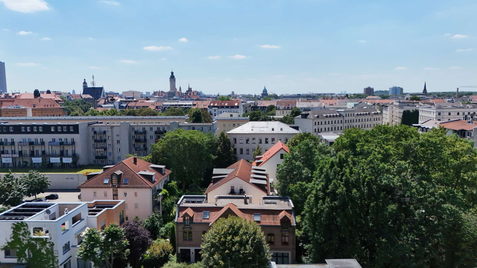 Weitblick über Villa