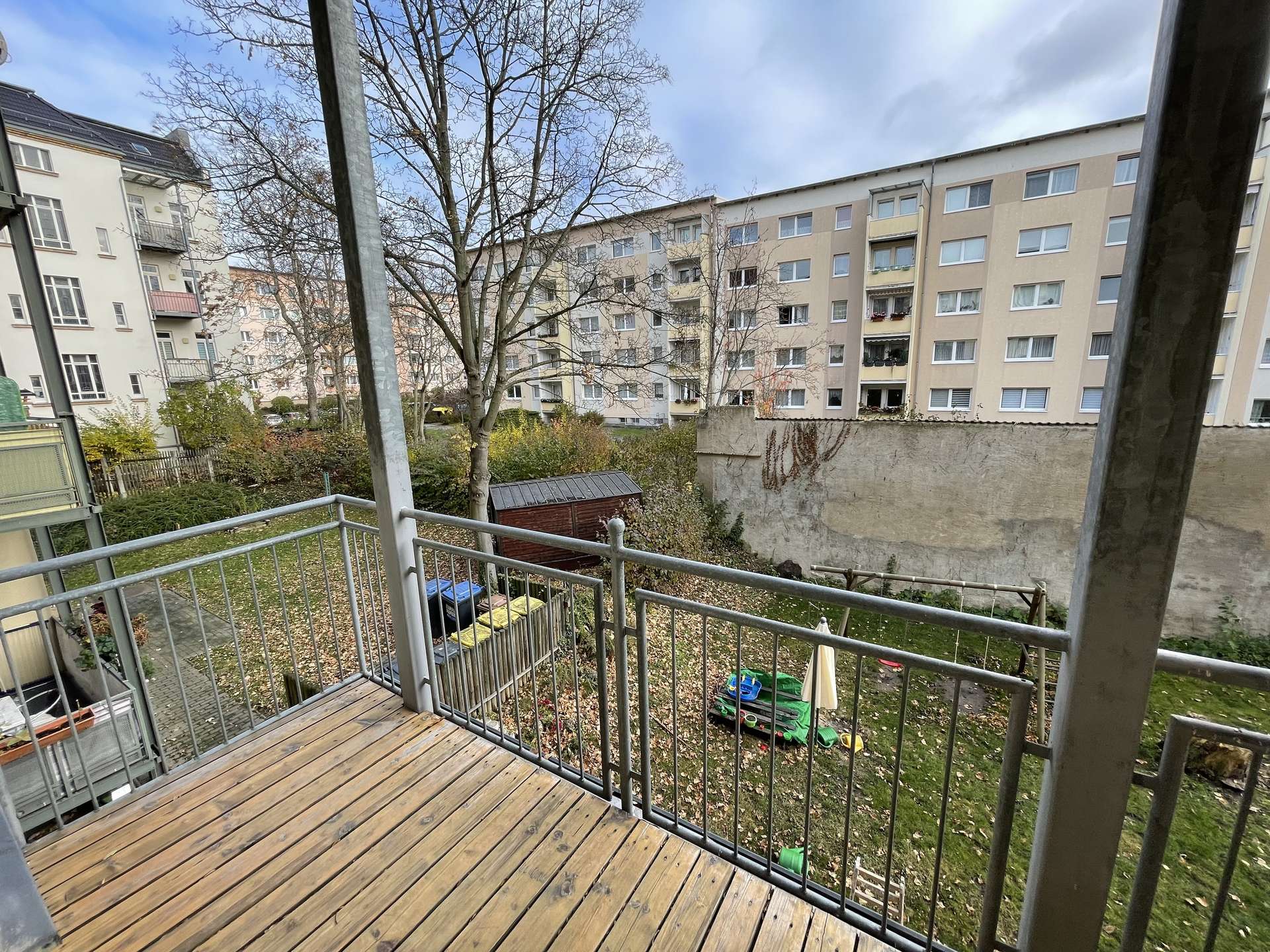 Balkon mit Blick in Innenhof