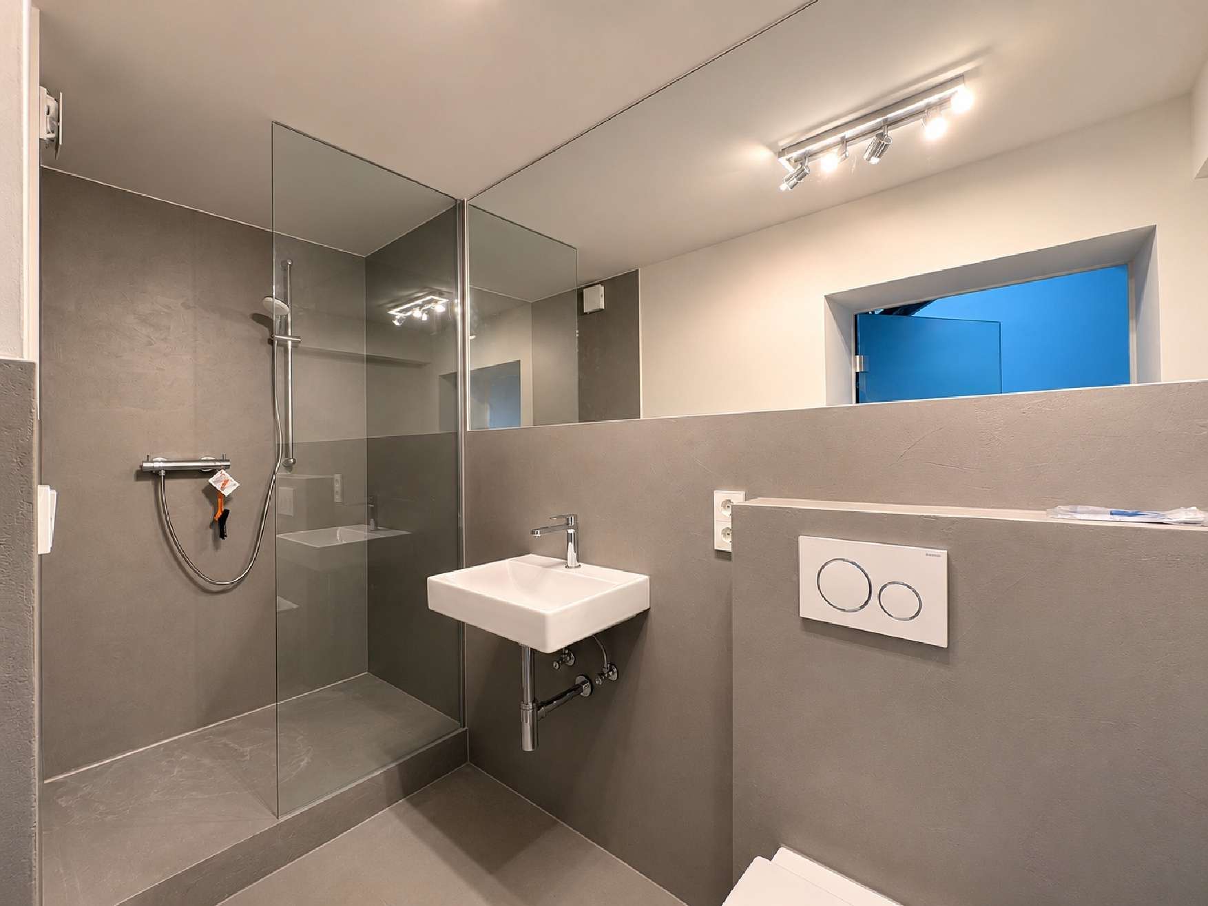 Bad mit Dusche im UG, Leipzig (Zentrum-West), Ferdinand-Lassalle-Straße 8