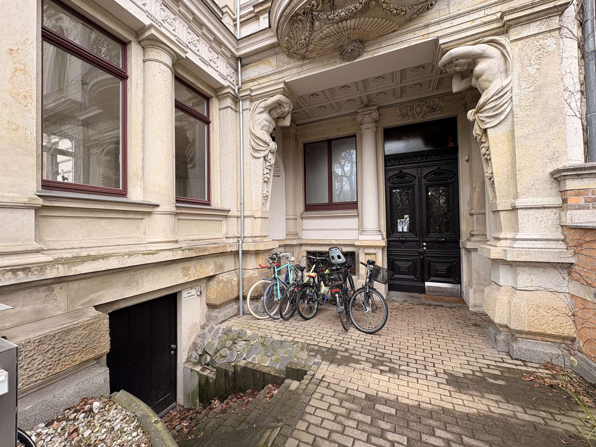 Hauseingang + Fahrradraum, Leipzig (Zentrum-West), Ferdinand-Lassalle-Straße 8