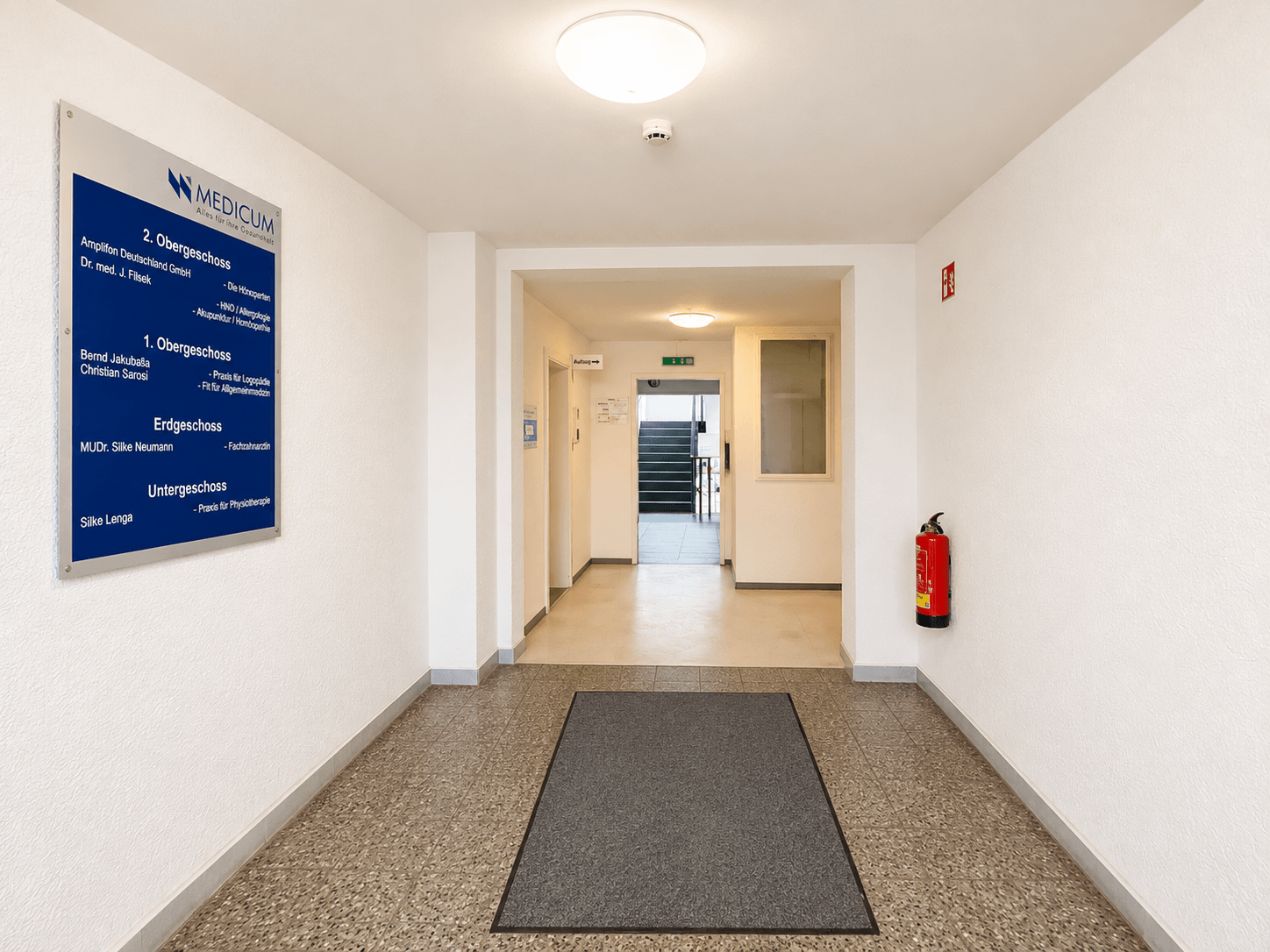 Eingangsbereich, Leipzig (Grünau-Mitte), Stuttgarter Allee 6
