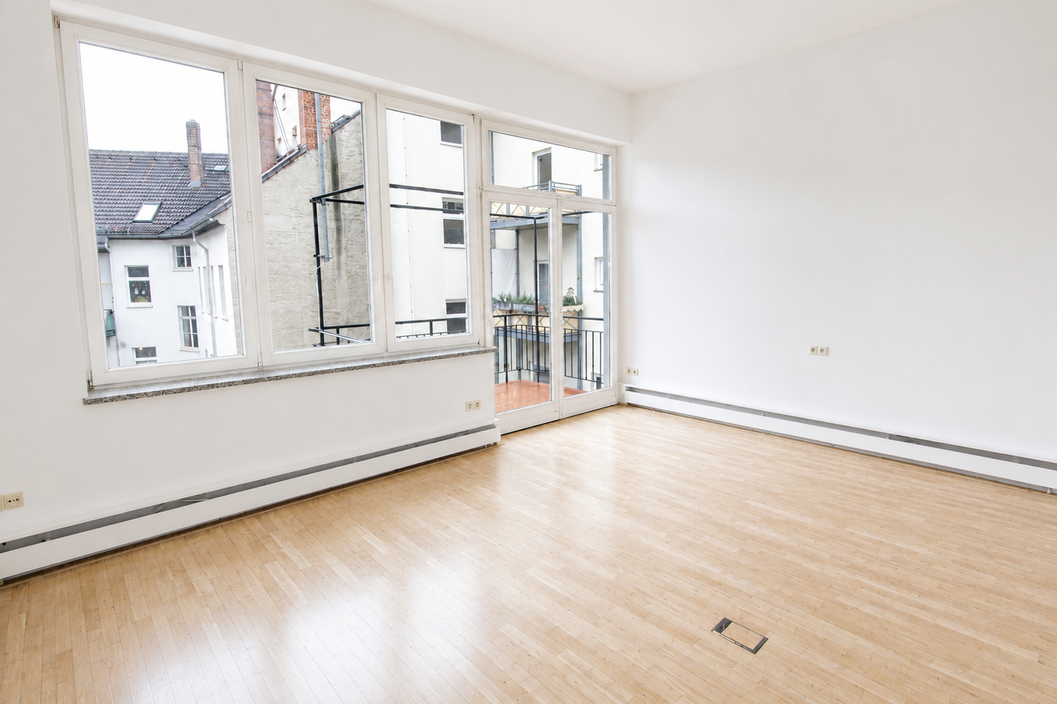 großzügige 3-Zi-Maisonette-Whg mit BALKON direkt am Markt - Photo 2